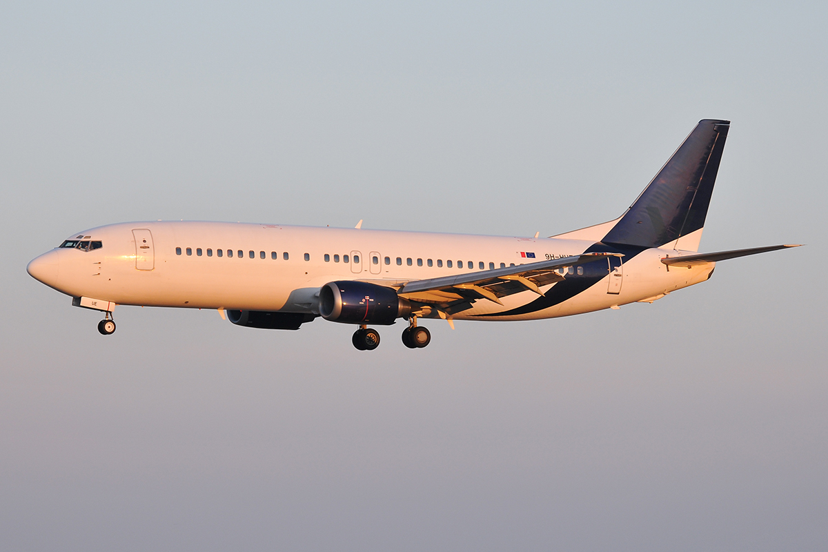 9H-HUE, (cn 27003), Boeing 737-430