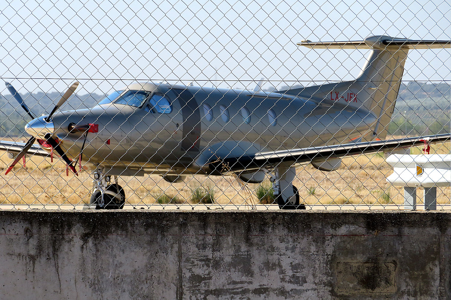 LX-JFX (1510) 2014 Pilatus PC-12 47E