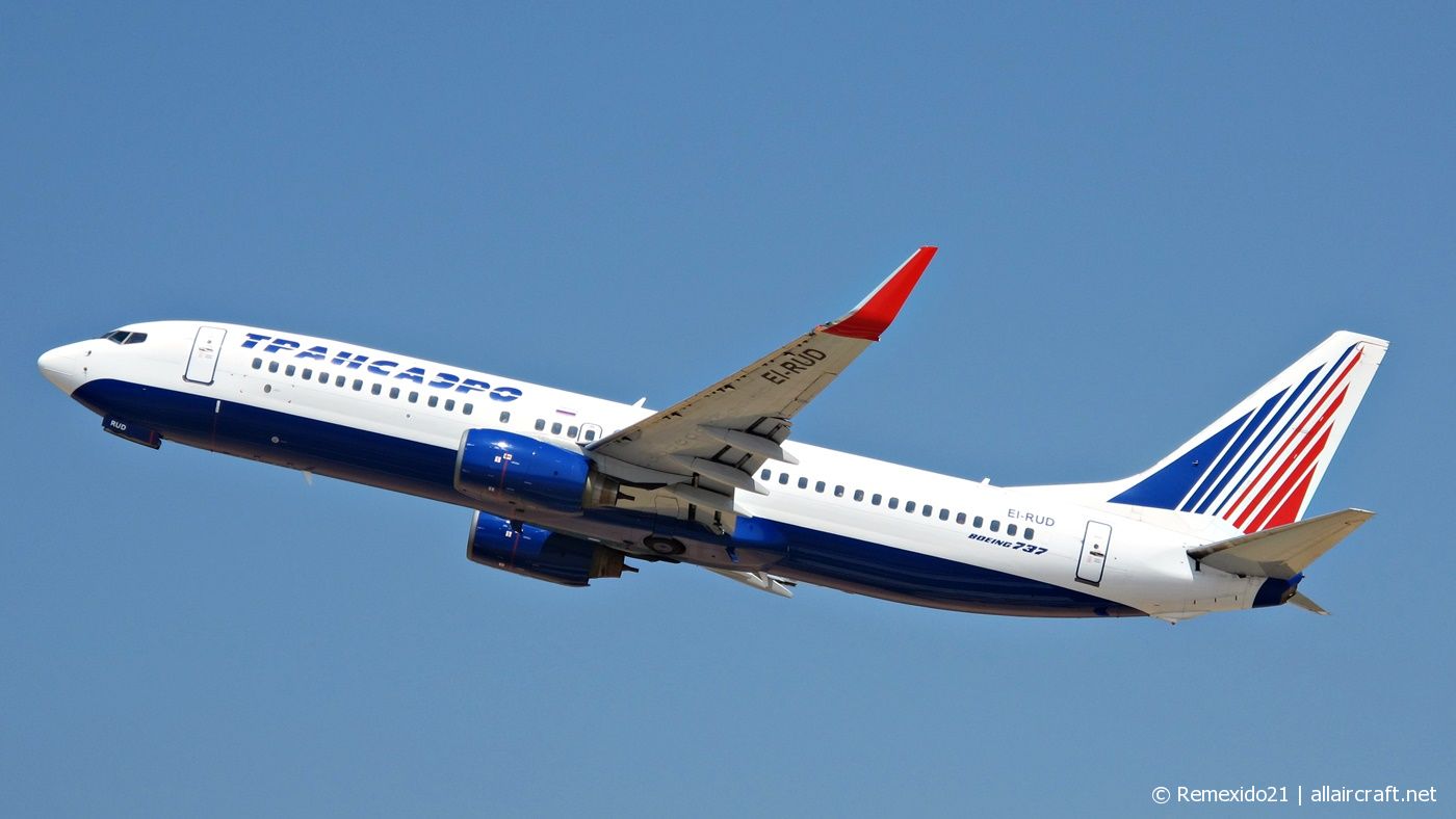 EI-RUD (495) 2001 Boeing 737-86R(WL)