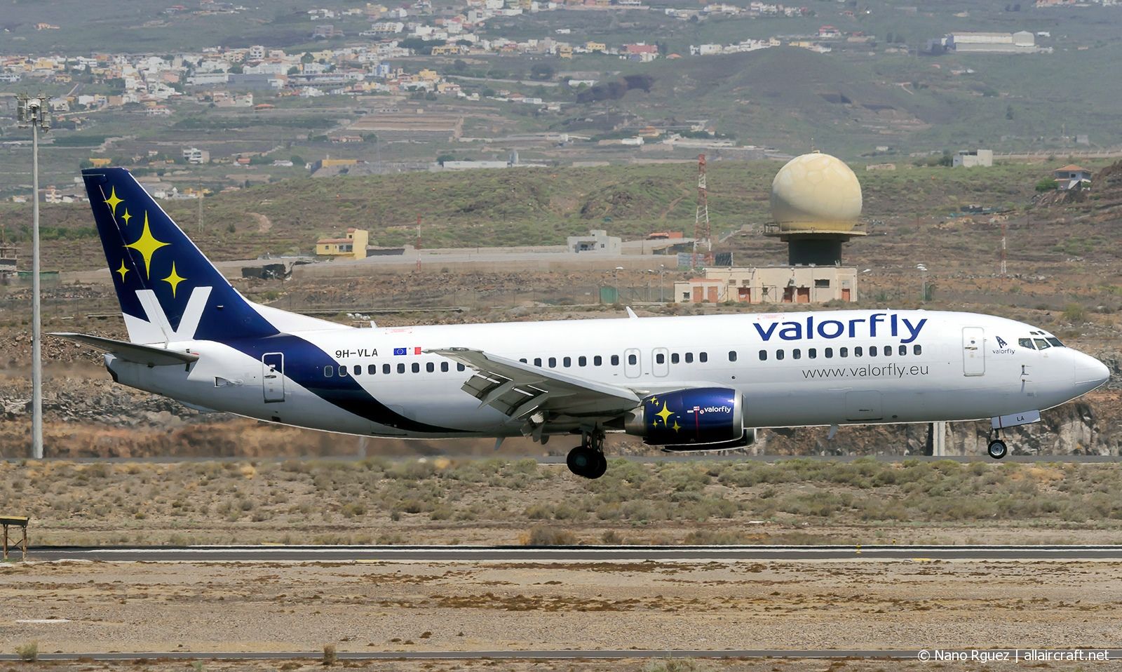 9H-VLA (27003) 1992 Boeing 737-430