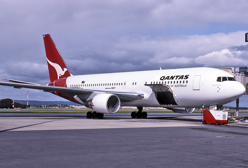 VH-EAO · Boeing 767-238/ER · (ADL / YPAD)