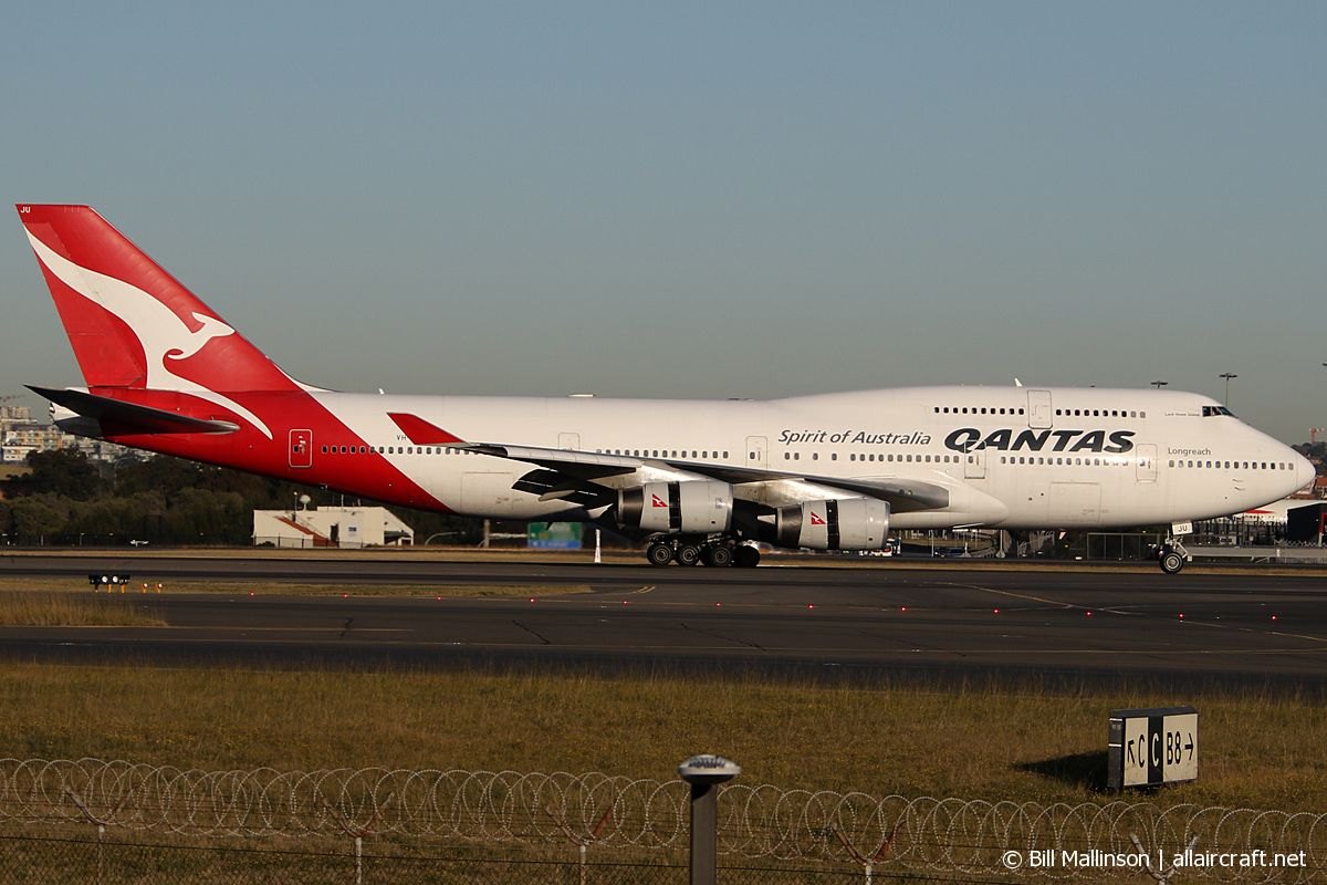 VH-OJU (25566) 2000 Boeing 747-438