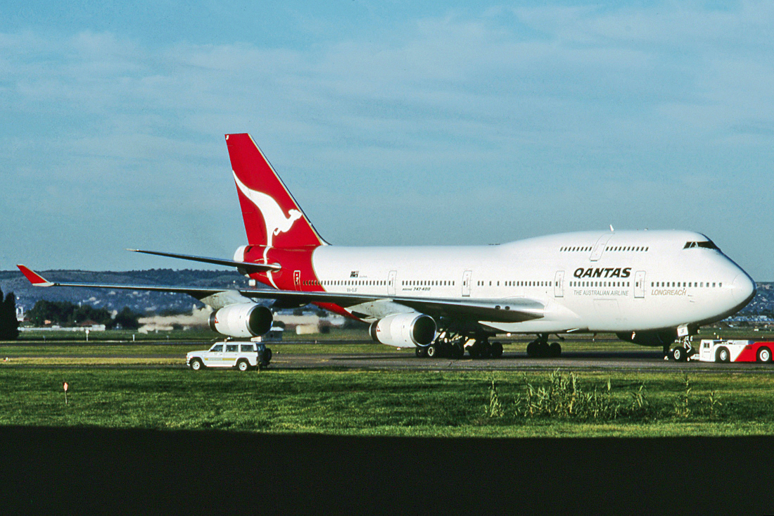 VH-OJF (24483) 1990 Boeing 747-438
