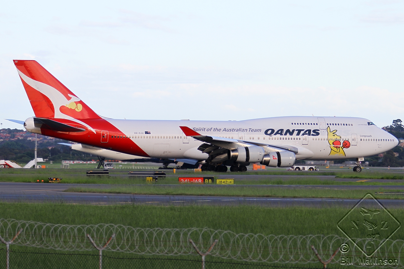 VH-OJU (25566) 2000 Boeing 747-438