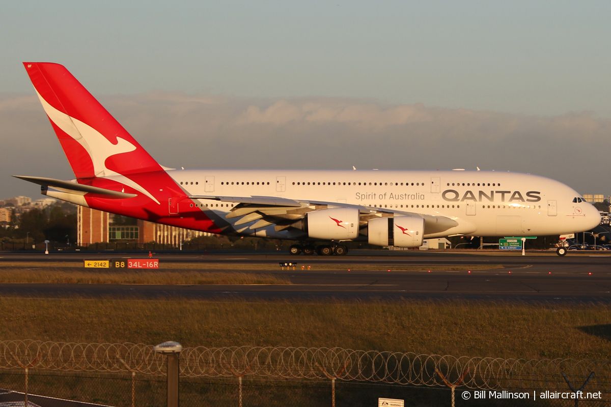 VH-OQF (029) 2009 Airbus A380-842
