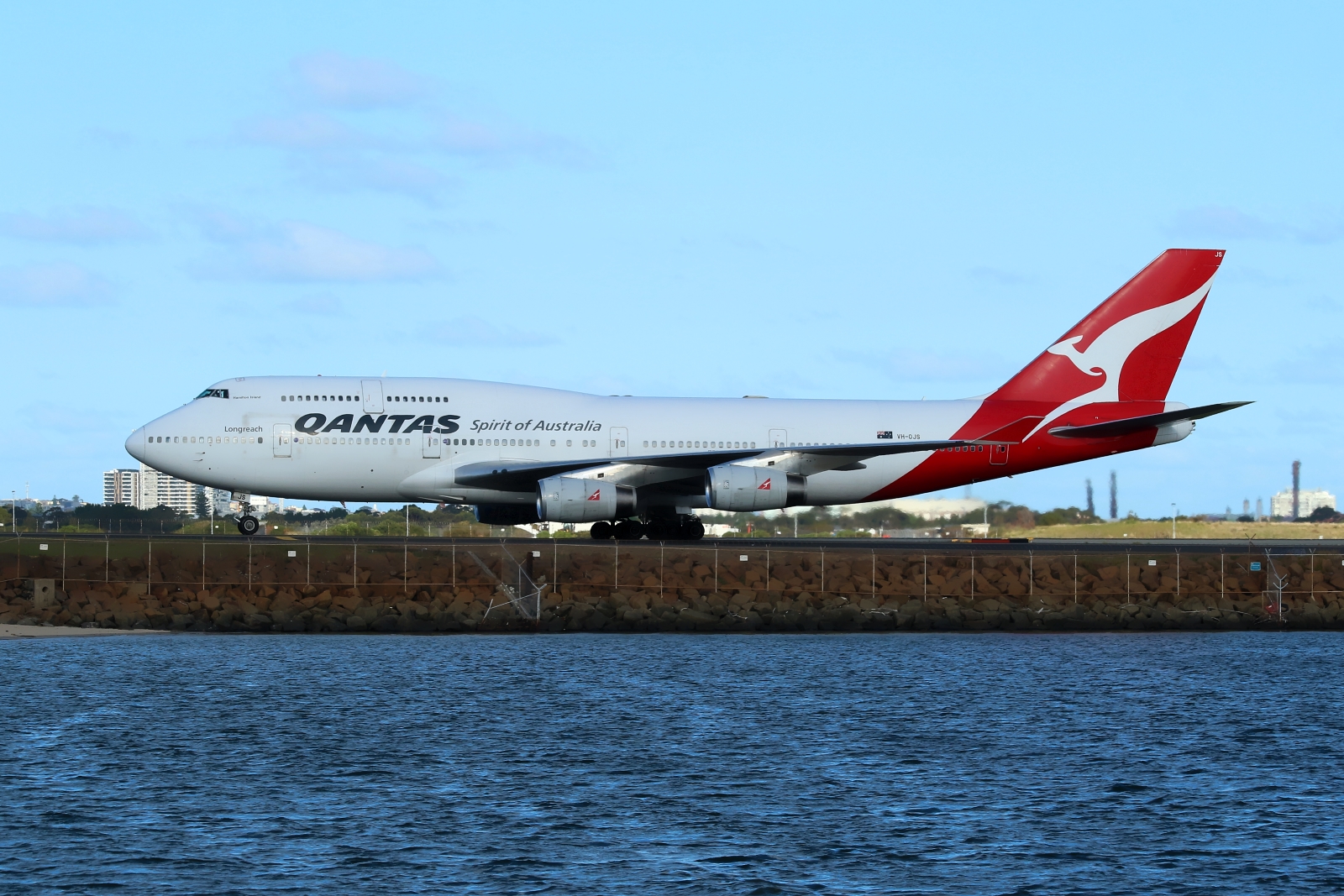VH-OJS (25564) 1999 Boeing 747-438