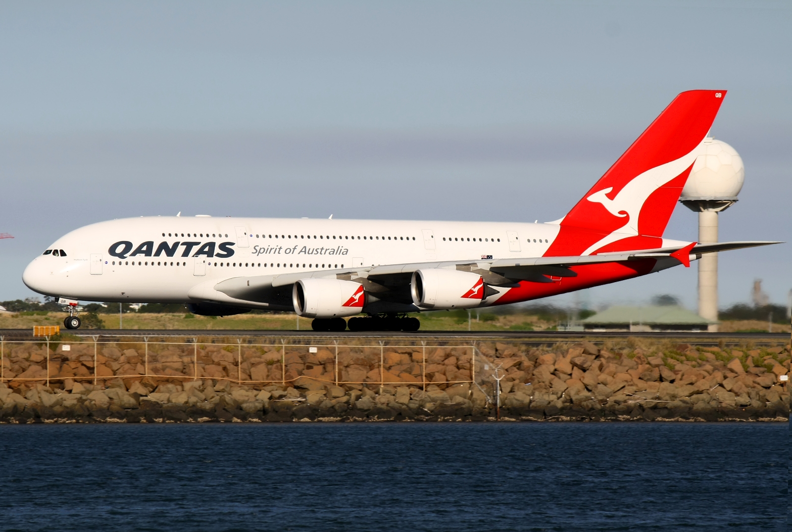 VH-OQB (015) 2008 Airbus A380-842