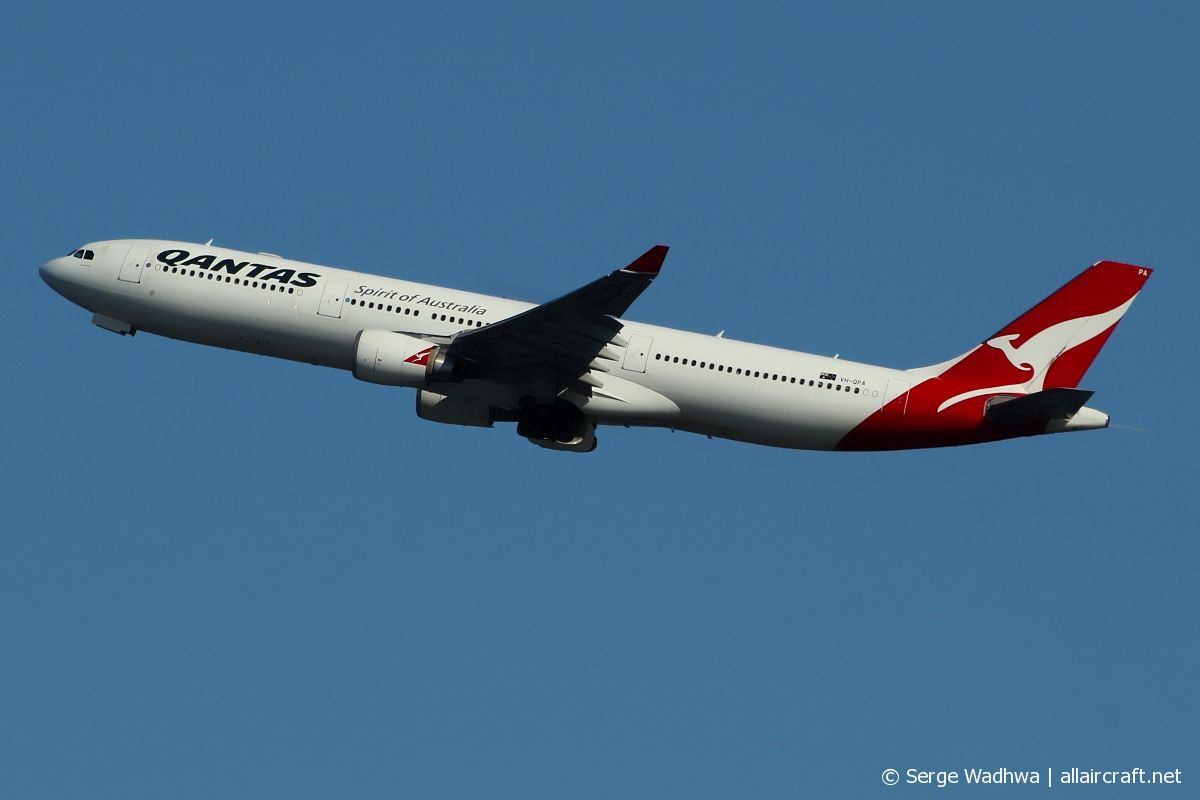 VH-QPA (553) 2003 Airbus A330-303