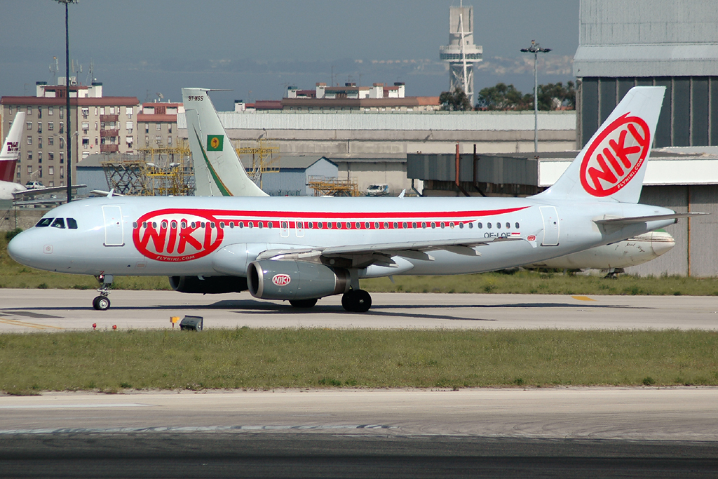 OE-LOF (667) 1997 Airbus A320-232
