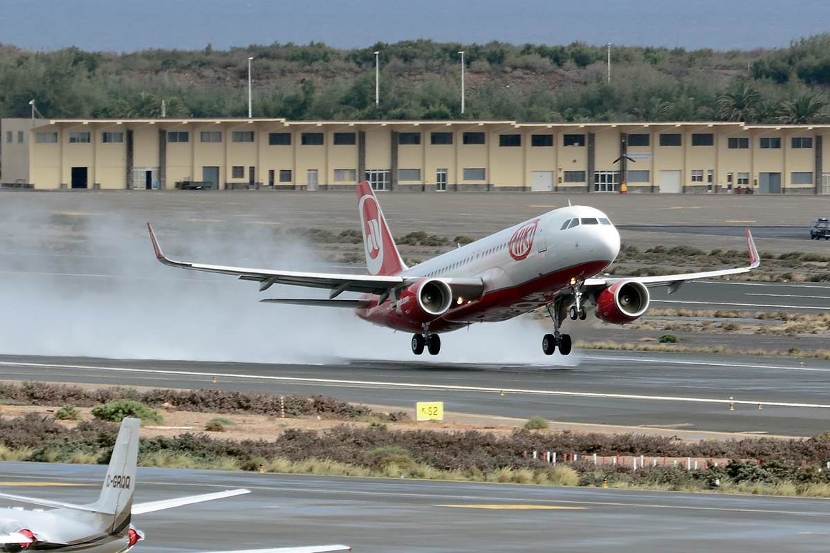 OE-LEY (5648) 2013 Airbus A320-214 WL