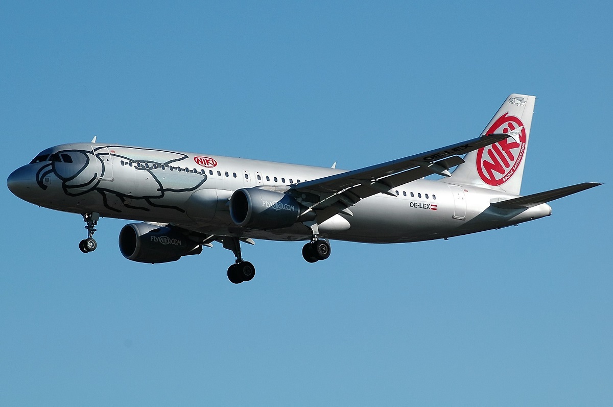 OE-LEX · Airbus A320-214 · (LIS / LPPT)