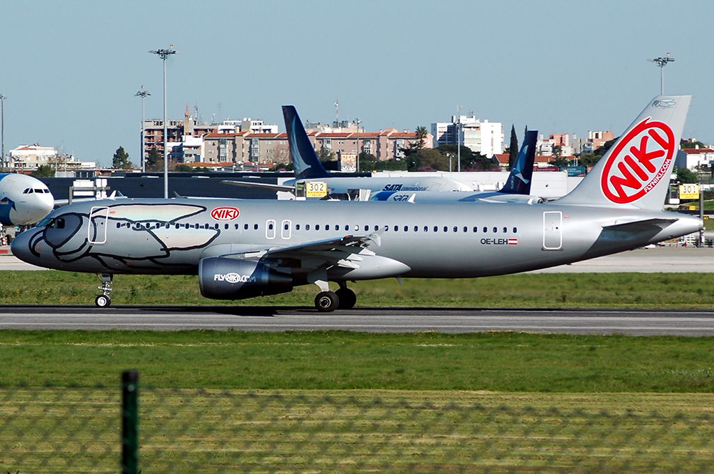 OE-LEH (4594) 2011 Airbus A320-214