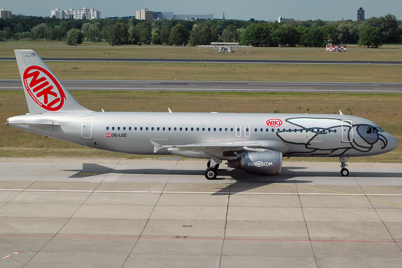 OE-LEE (2749) 2006 Airbus A320-214