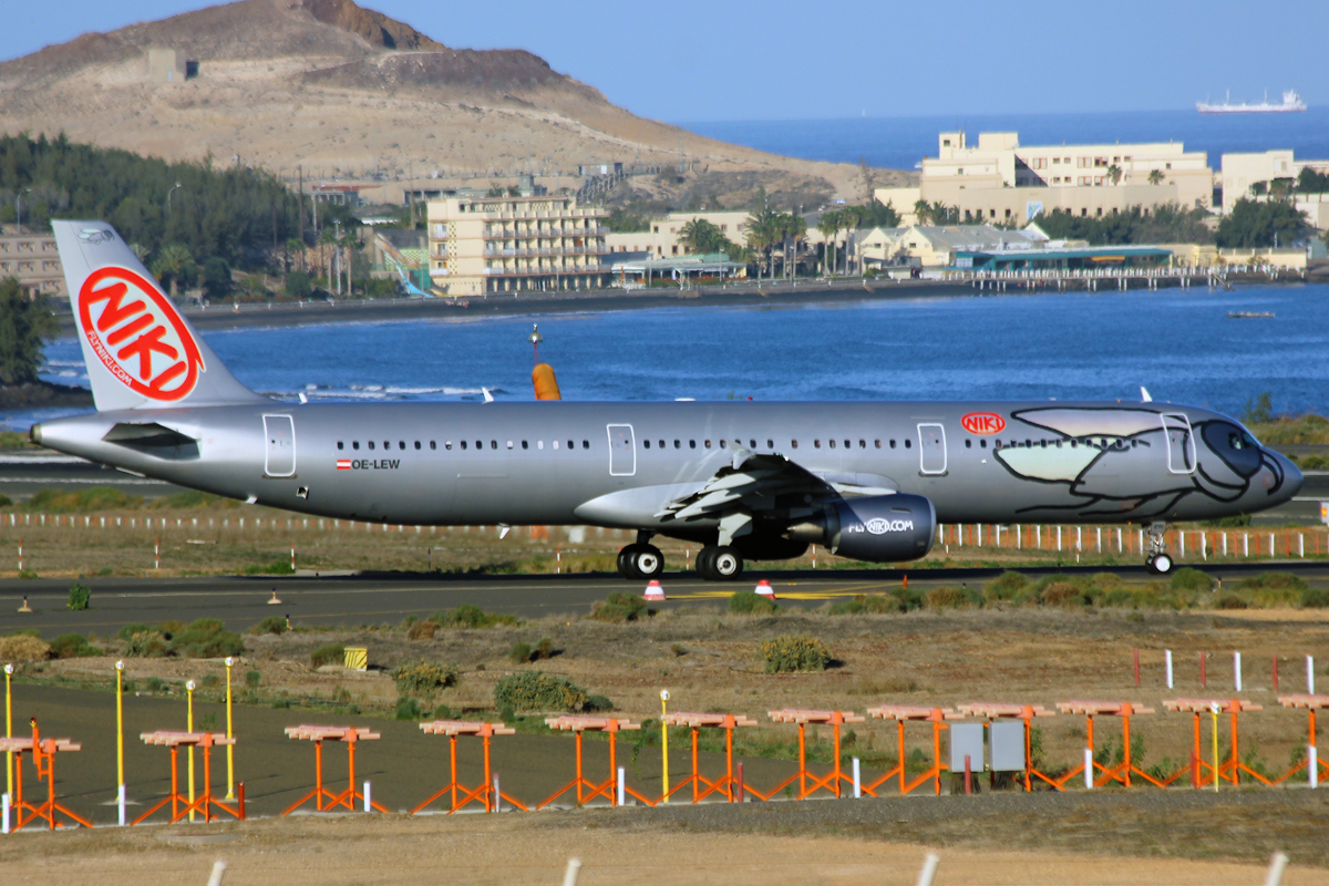 OE-LEW (4611) 2011 Airbus A321-211