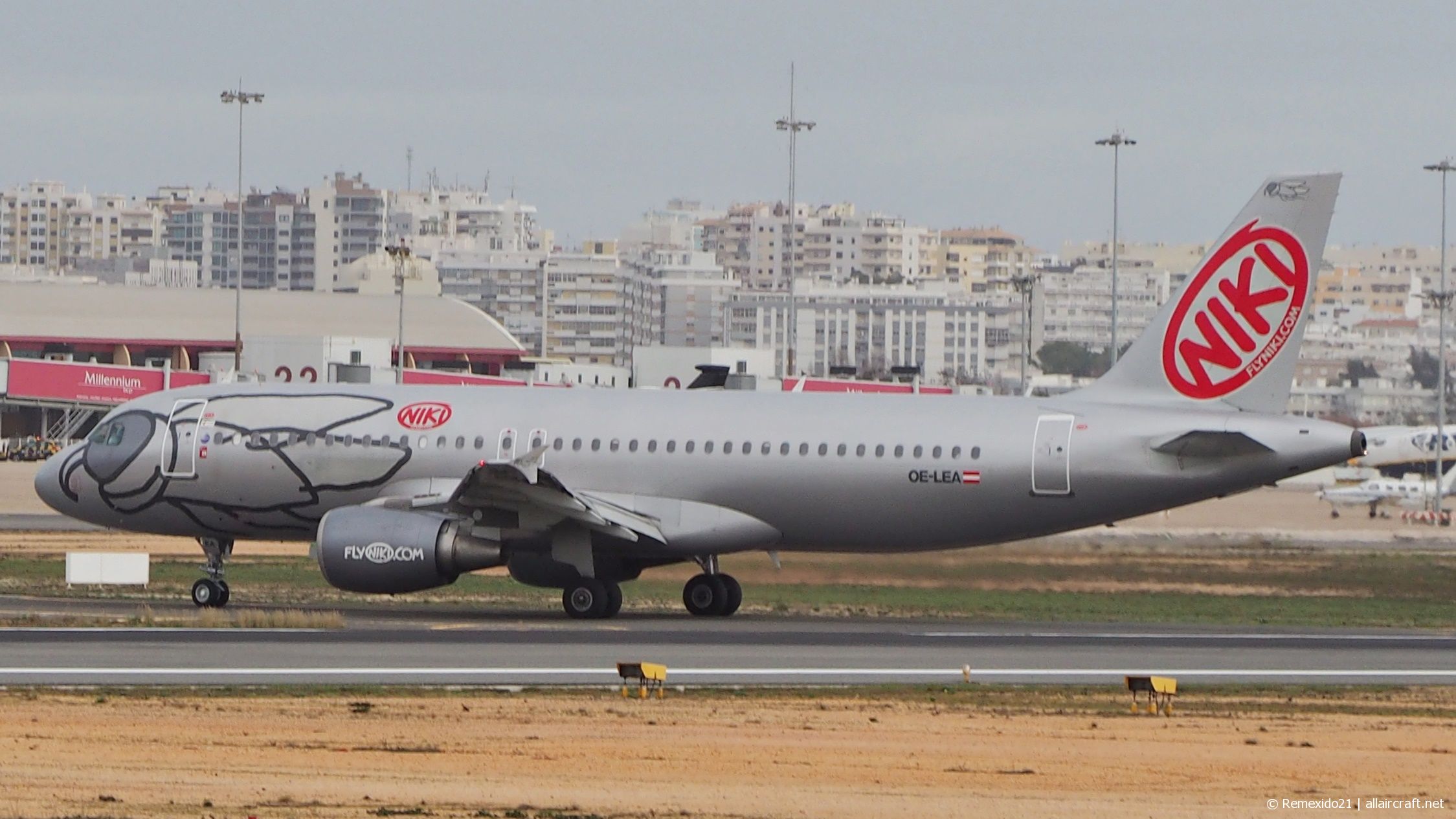 OE-LEA (2529) 2005 Airbus A320-214