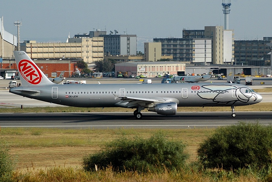 OE-LEW (4611) 2011 Airbus A321-211