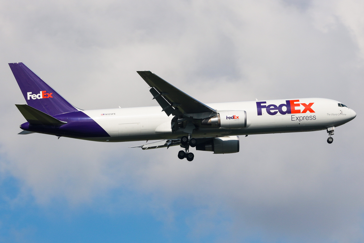 N125FE (42717) 2015 Boeing 767-3S2F(ER)