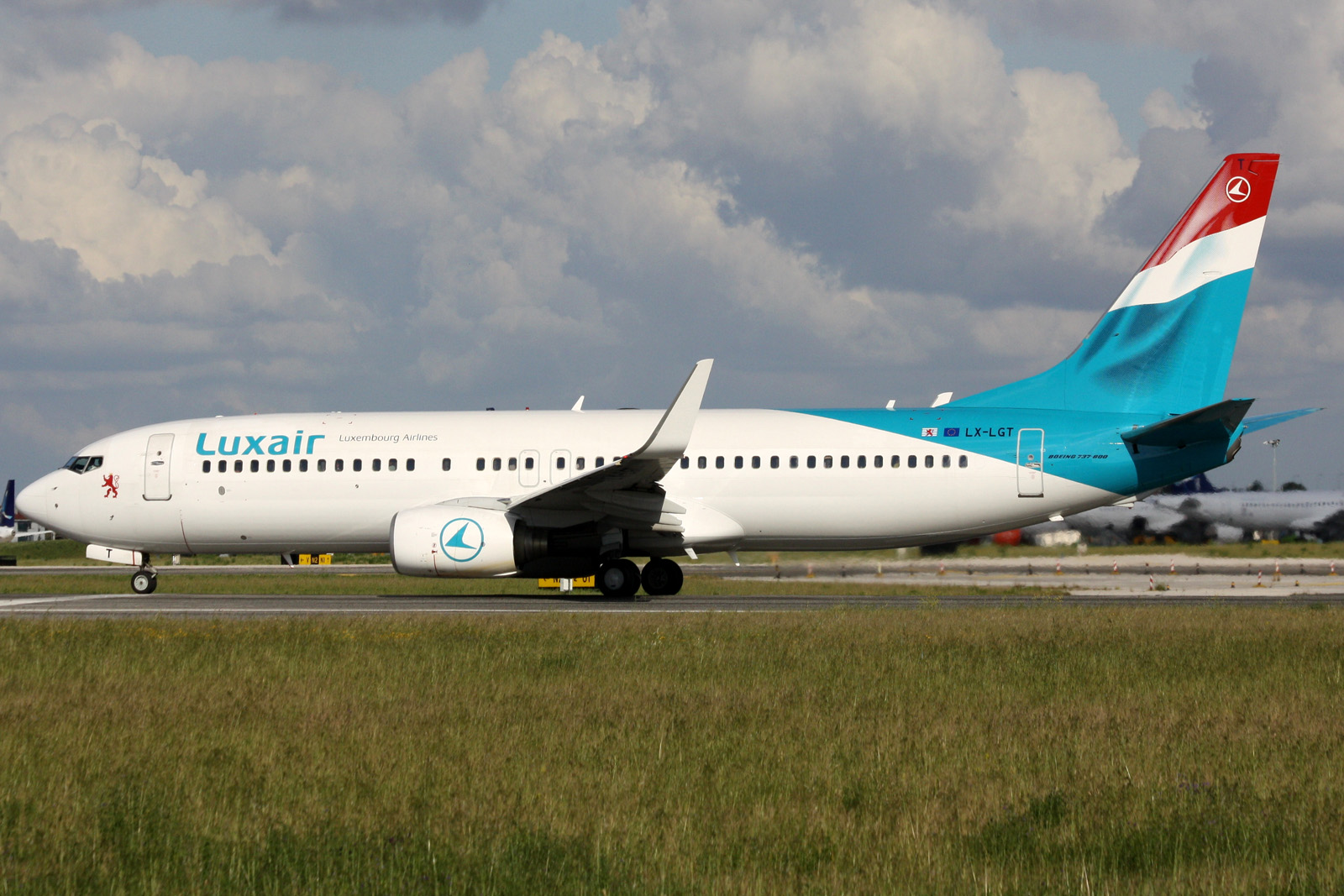 LX-LGT (28228) 2000 Boeing 737-8K5WL