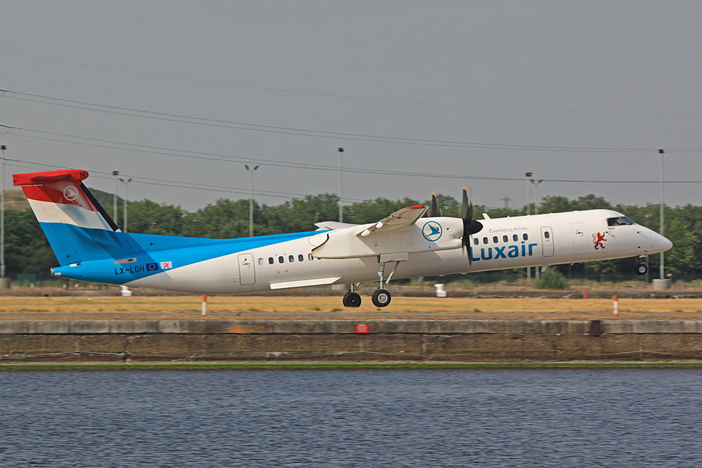LX-LGH (4420) 2012 Bombardier Dash 8-Q402