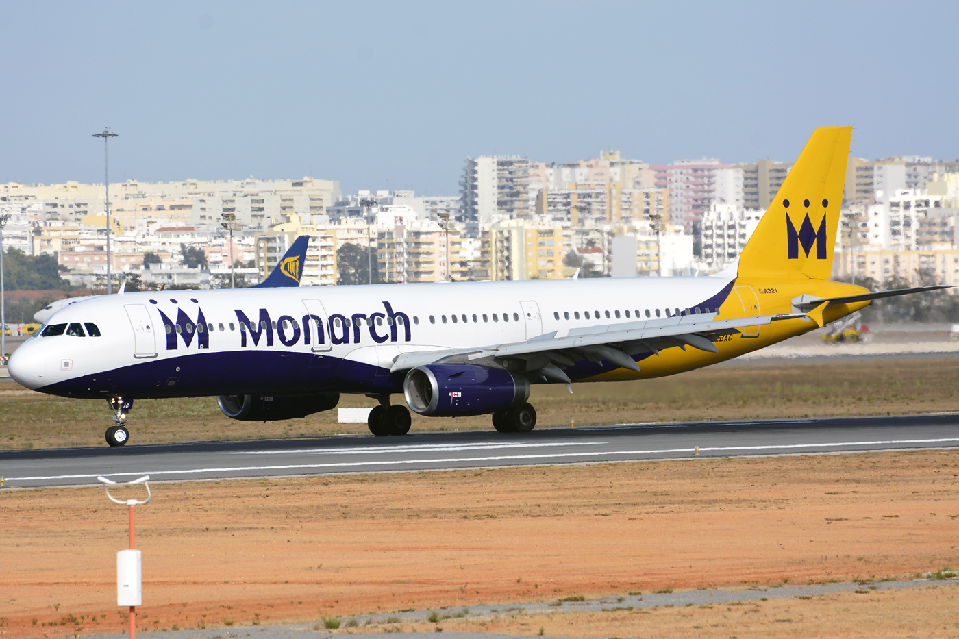G-ZBAG · Airbus A321-231 · (FAO / LPFR)