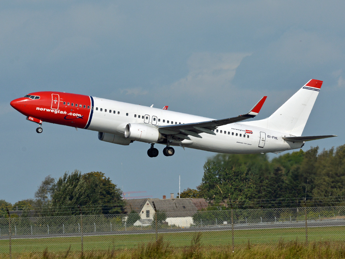 EI-FHL (42078) 2015 Boeing 737-8JP WL