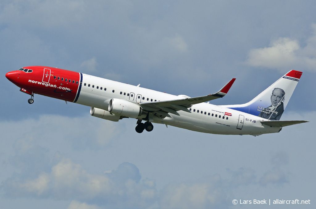 EI-FJB (42081) 2015 Boeing 737-8JP WL