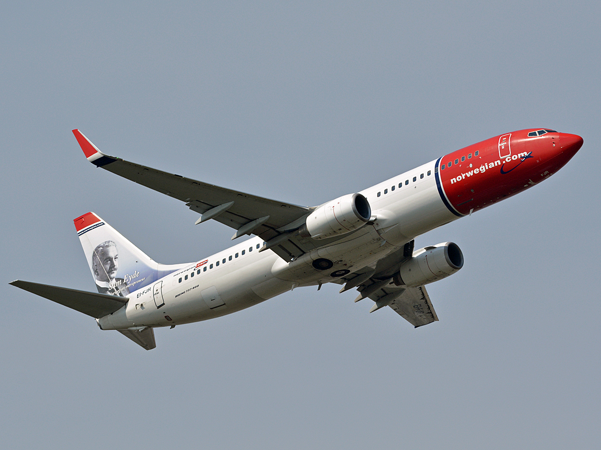 EI-FJR (36820) 2009 Boeing 737-86N WL
