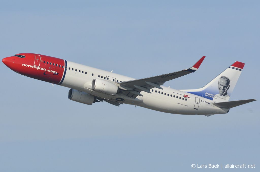 EI-FVW (42282) 2017 Boeing 737-8JP WL