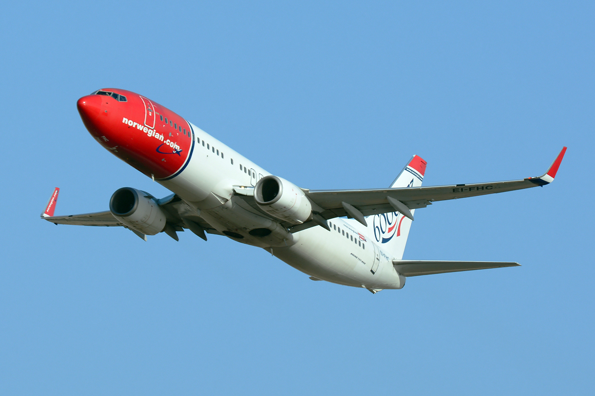 EI-FHC (37159) 2009 Boeing 737-8Q8 WL