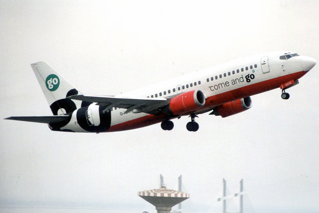 G-IGOG · Boeing 737-3Y0 · (LIS / LPPT)