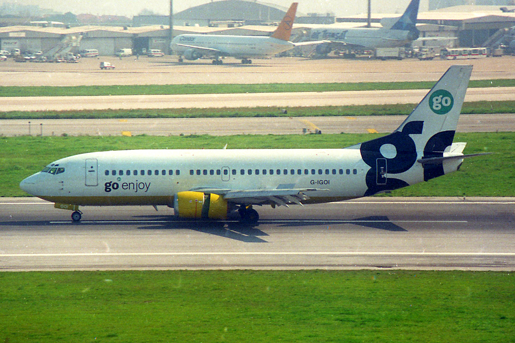 G-IGOI (24092) 1989 Boeing 737-33A