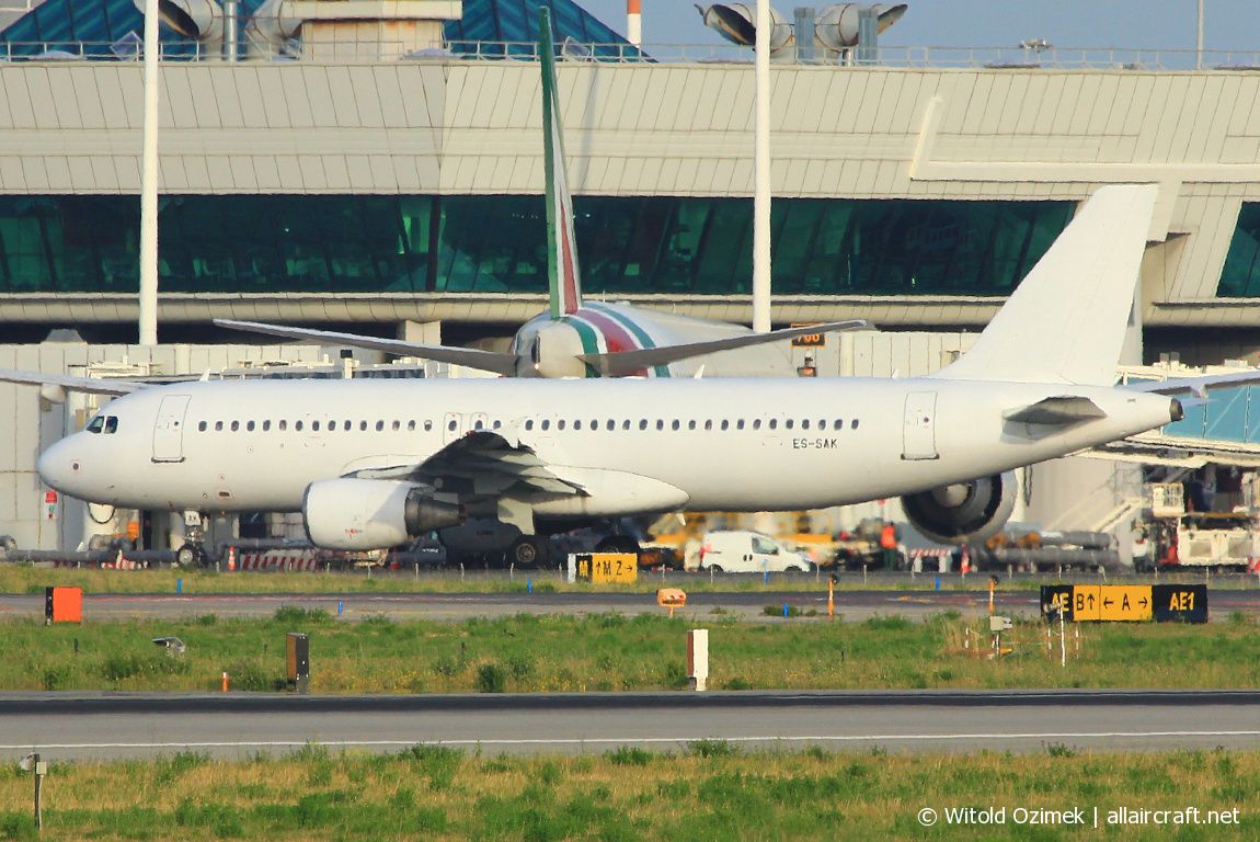 ES-SAK (cn 888) Airbus A320-214