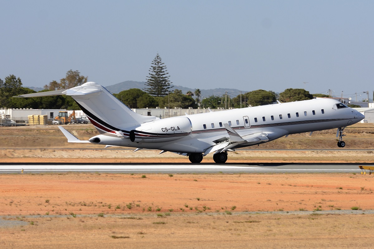 CS-GLA · Bombardier BD-700-1A10 Global 6000 · (FAO / LPFR)