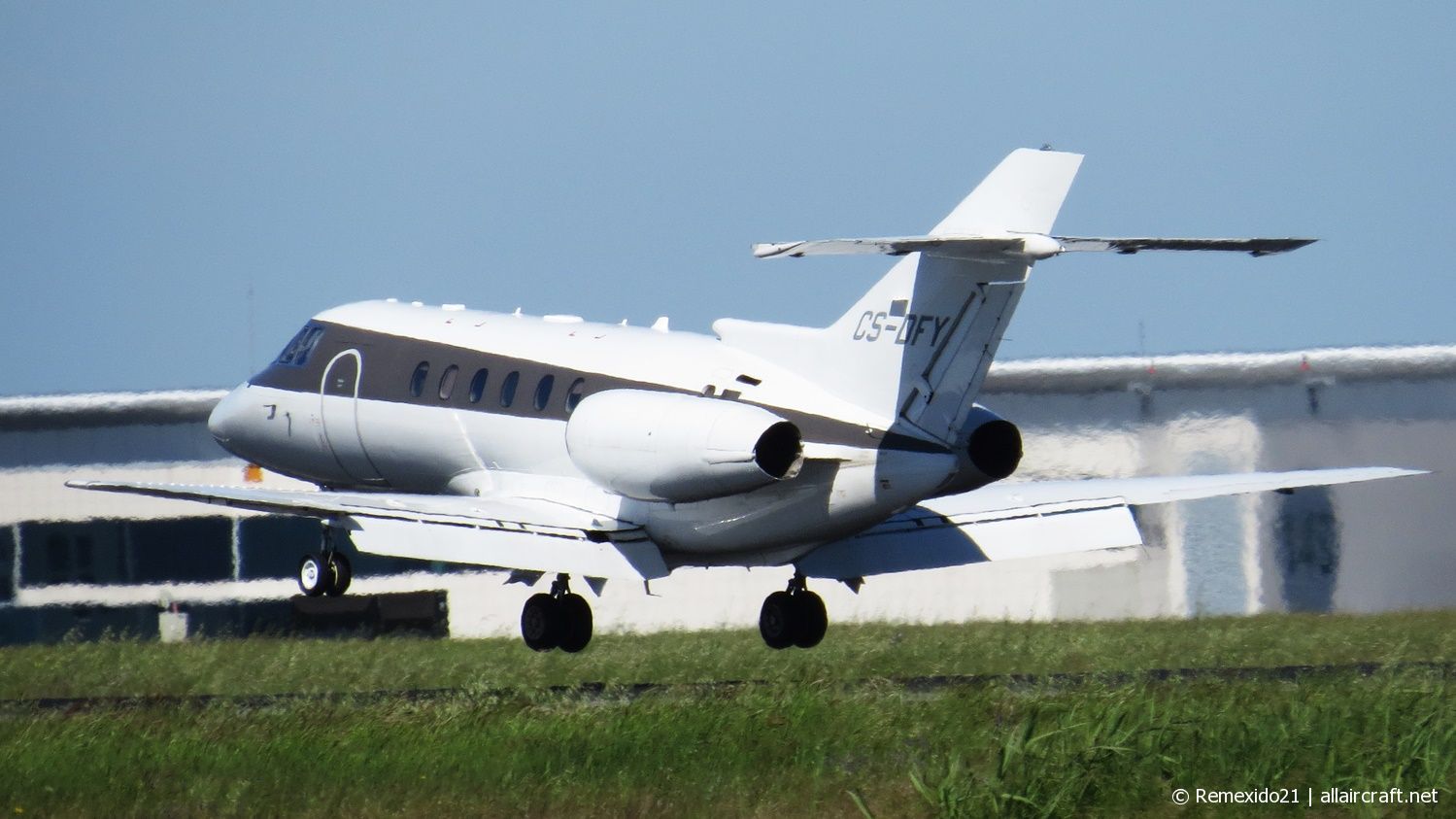 CS-DFY · Raytheon Hawker 800XP · (LIS / LPPT)
