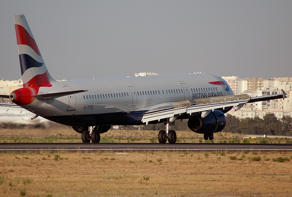 G-TTID (2462) 2005 Airbus A321-231