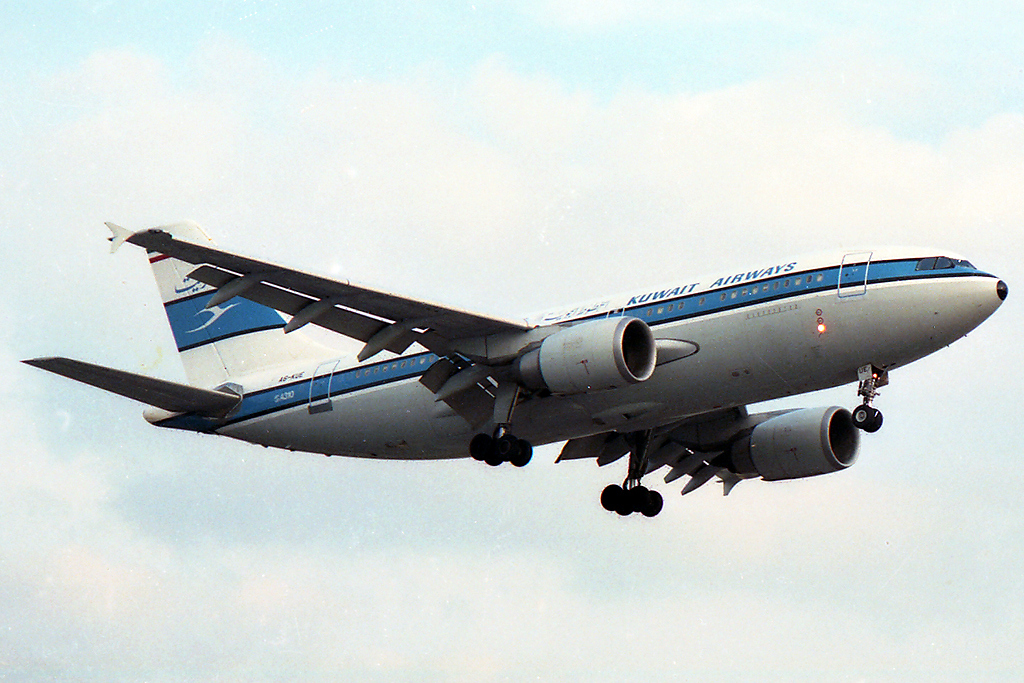 A6-KUE (475) 1988 Airbus A310-304