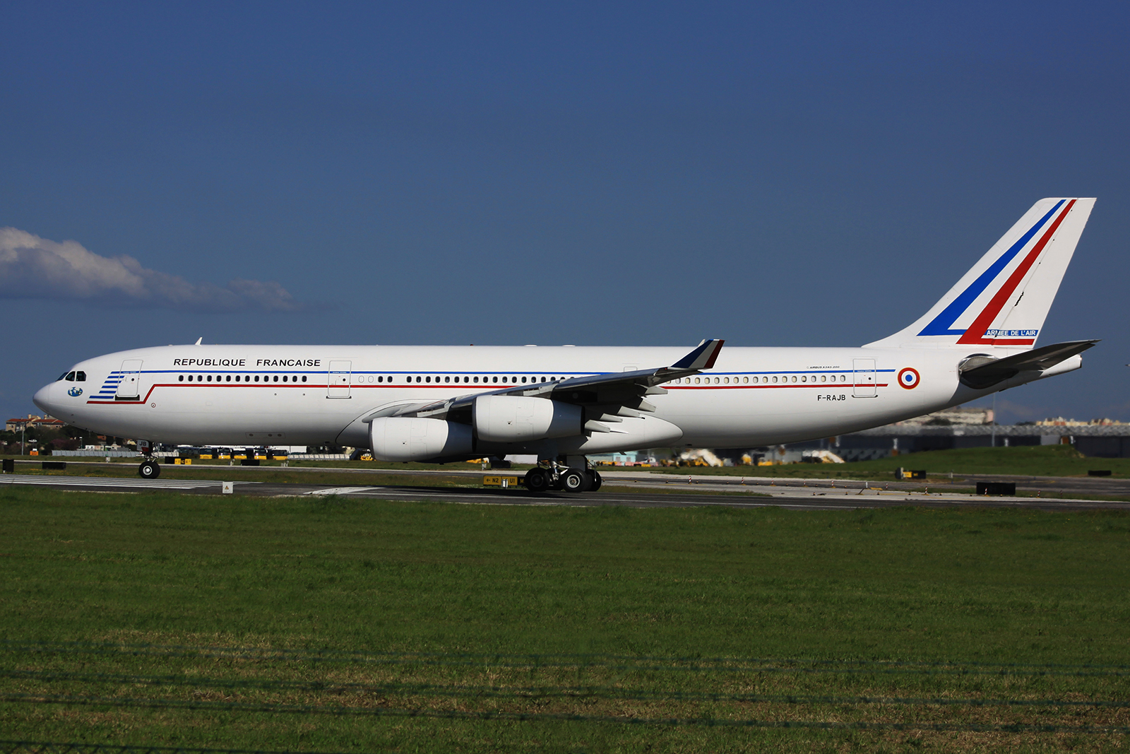 F-RAJB (081) 1995 Airbus A340-211