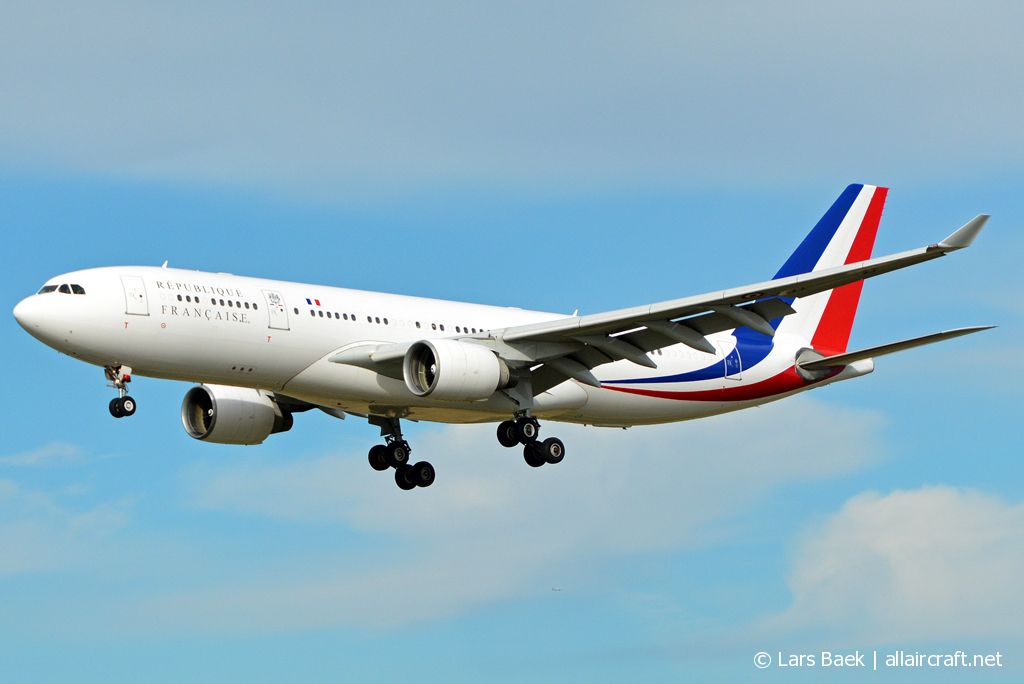 F-RARF (240) 1998 Airbus A330-223