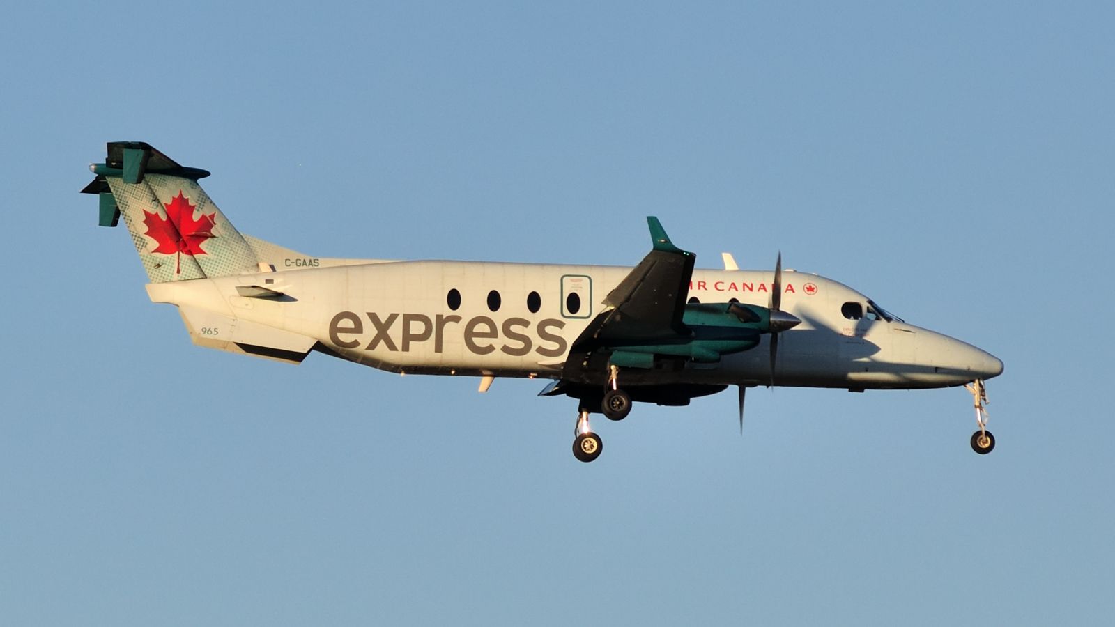 C-GAAS (cn UE-209) Beechcraft 1900D