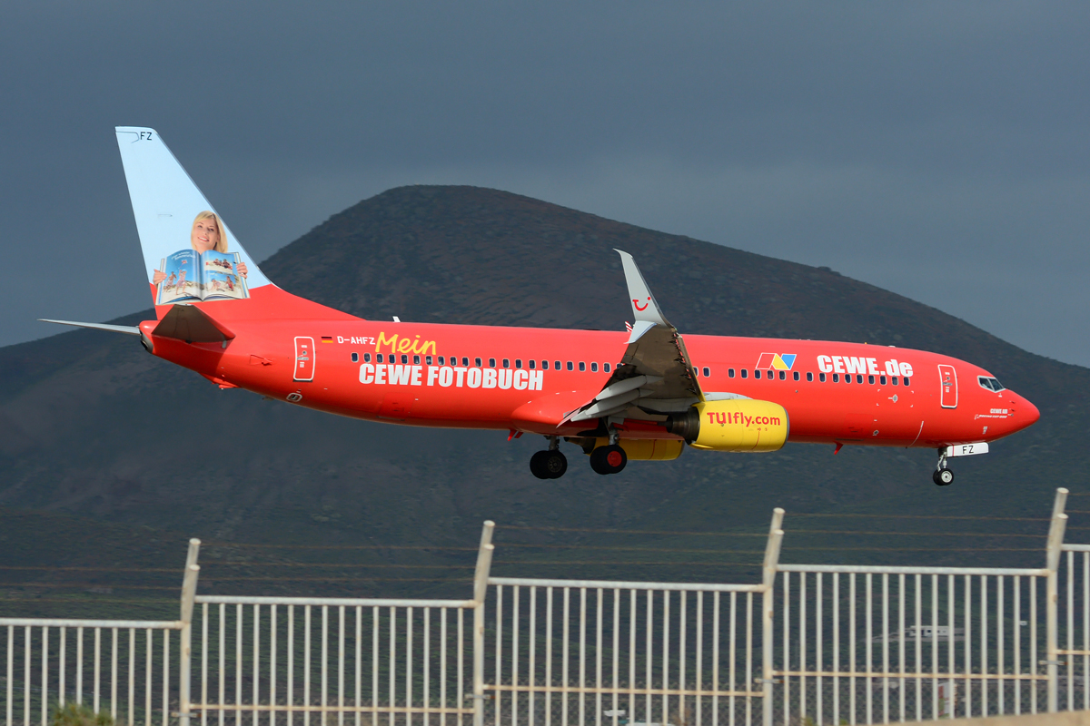 D-AHFZ (30883) 2001 Boeing 737-8K5(WL)