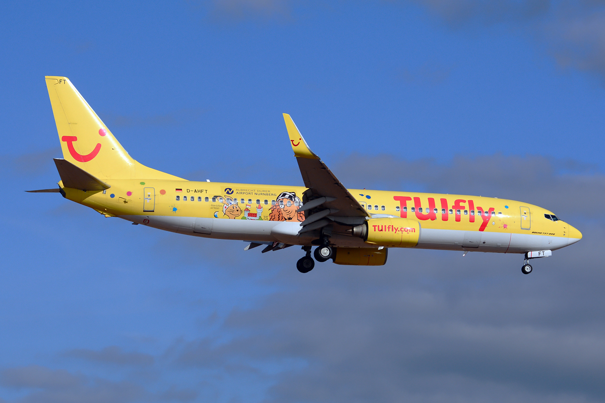 D-AHFT (30413) 2000 Boeing 737-8K5(WL)