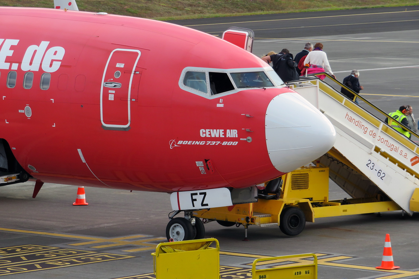 D-AHFZ (30883) 2001 Boeing 737-8K5(WL)