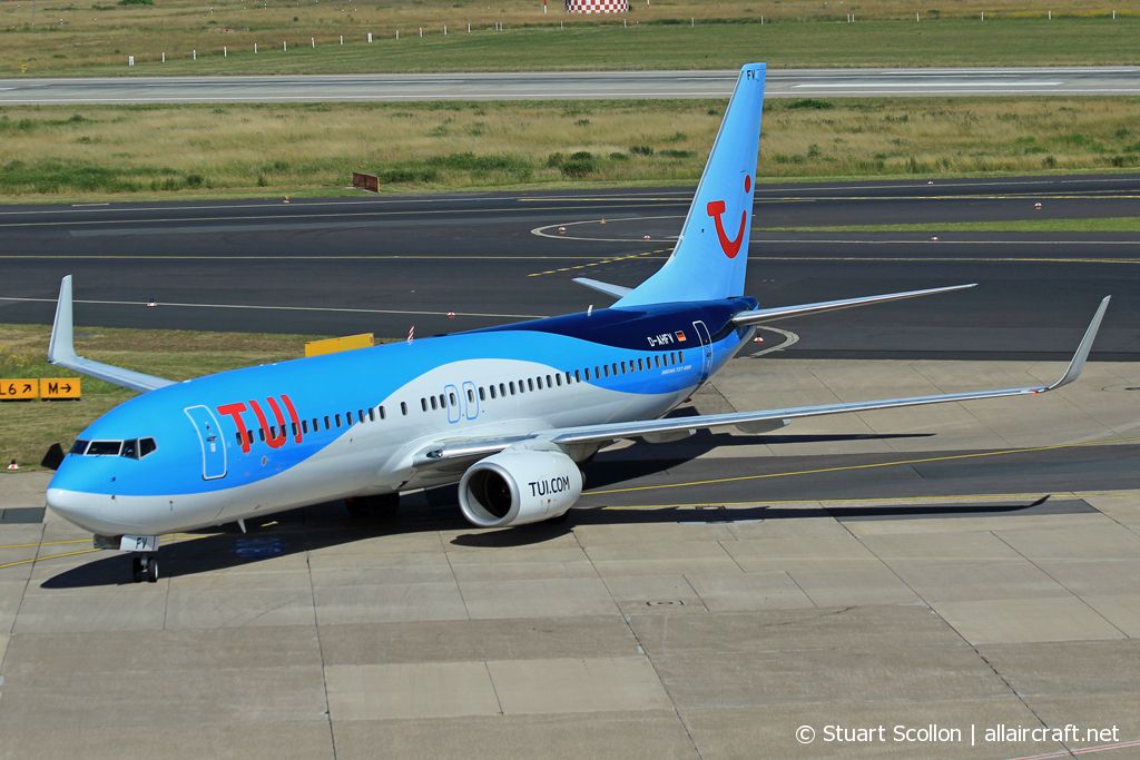 D-AHFV (30415) 2000 Boeing 737-8K5(WL)