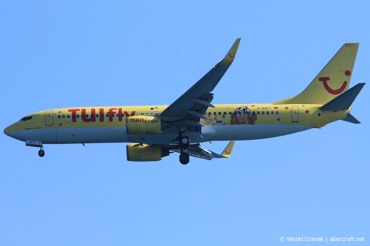 D-AHFT (30413) 2000 Boeing 737-8K5(WL)