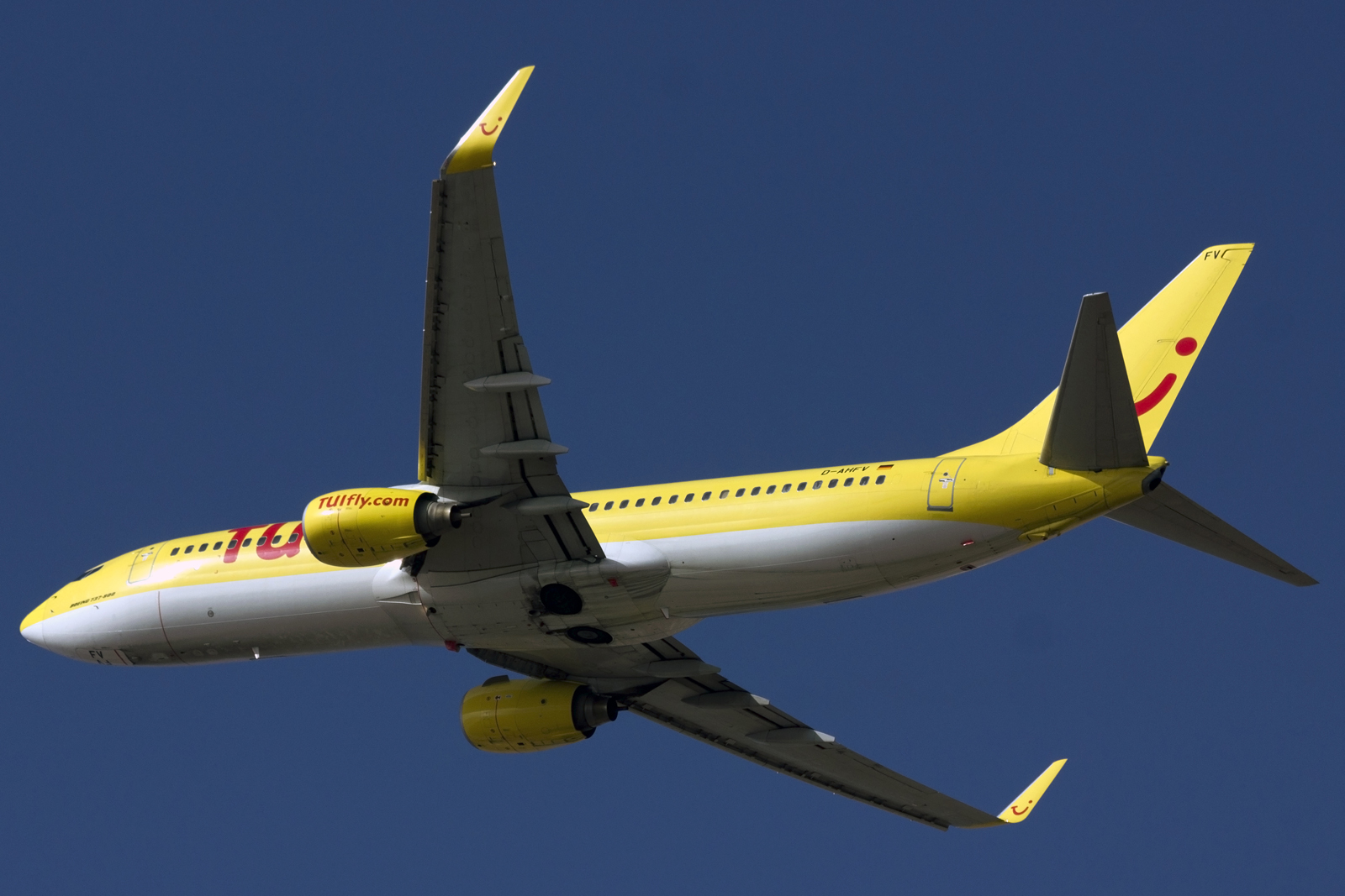 D-AHFV (30415) 2000 Boeing 737-8K5(WL)