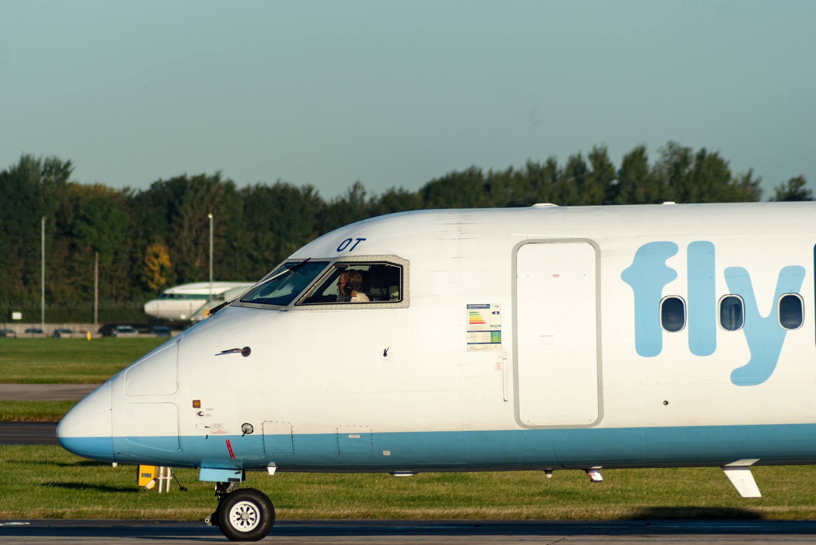 G-ECOT (4251) 2009 Bombardier Dash 8-Q402
