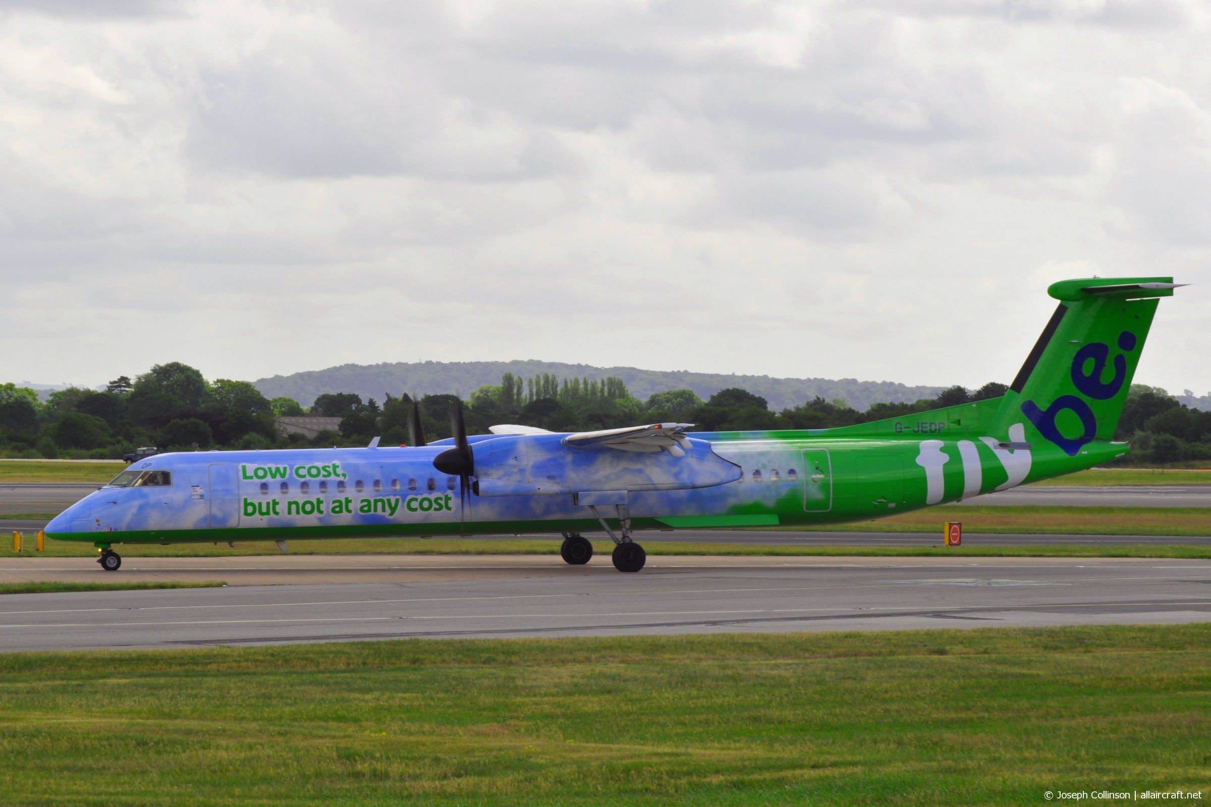 G-JEDP (4085) Bombardier Dash 8-Q402