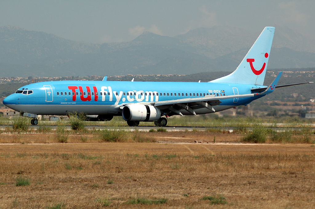 SE-DZV (32904) 2003 Boeing 737-804 WL