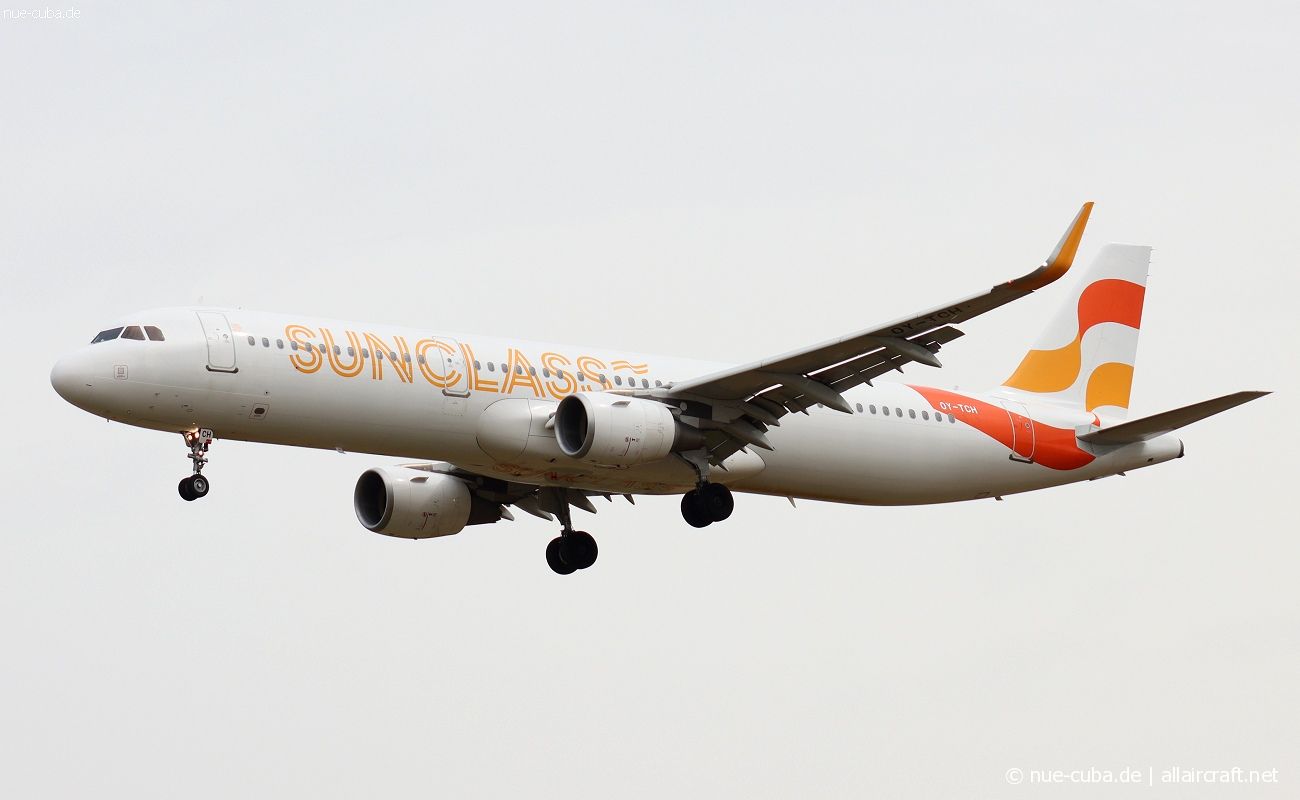 OY-TCH (6438) 2015 Airbus A321-211(WL)