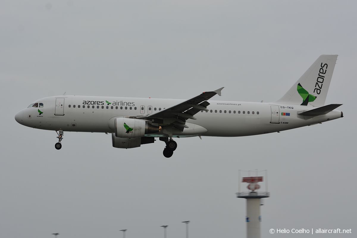 CS-TKQ (2325) 2004 Airbus A320-214